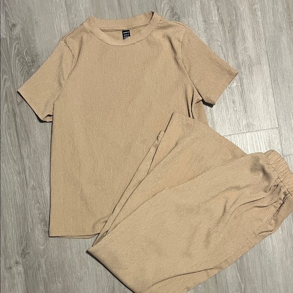 Beige Textured T-Shirt and Pants Set - Picture 1 of 1